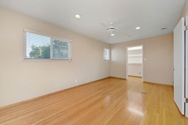 Building Photo - Spacious 5 Bedroom Home with Cupertino Schools