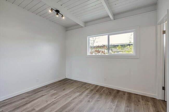 Building Photo - Ground Floor 1 Bed/1Bath Apartment in El Cerrito - Remodeled with 1 Parking Space Included