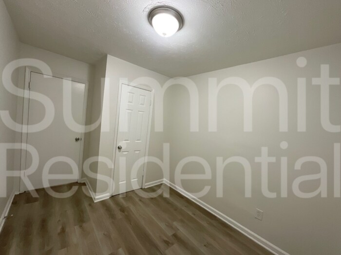 Building Photo - 5950 Stonewall Dr