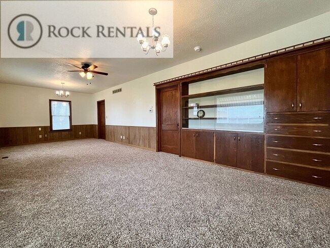Building Photo - 2 Bed 1 Bath Country Home with New Basement