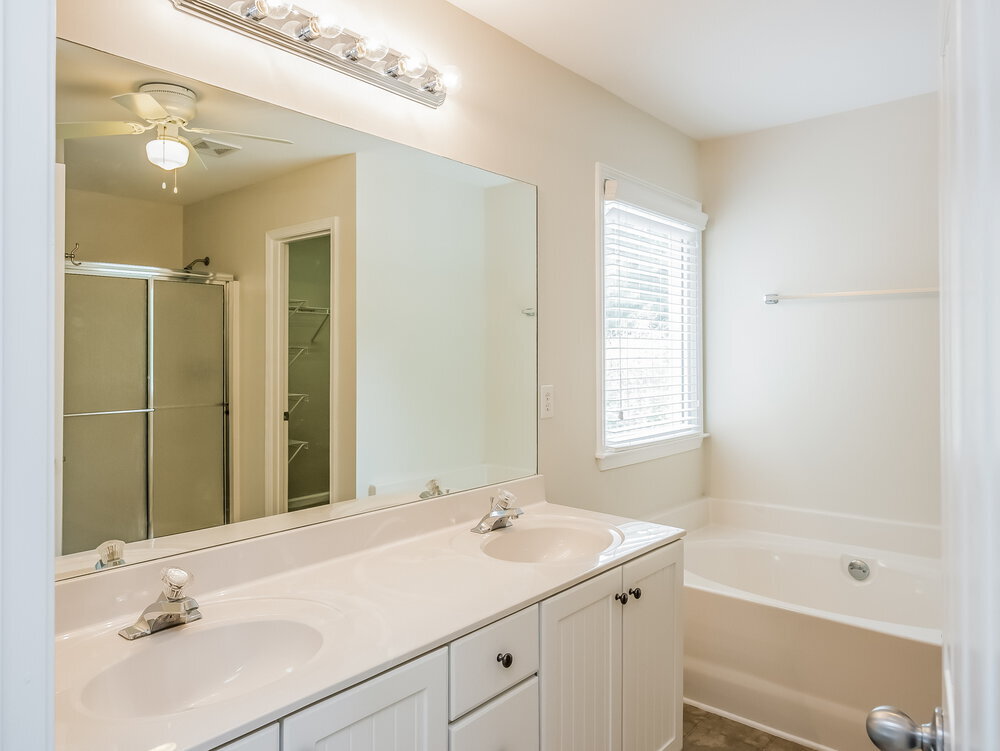 Building Photo - 3067 Woodbridge Ln
