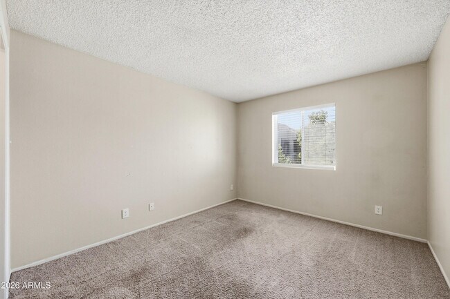 Building Photo - 4410 N Longview Ave