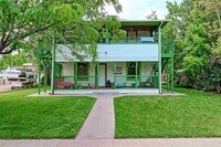 Building Photo - Charming 2-Bedroom Victorian Unit in the Heart of Palisade