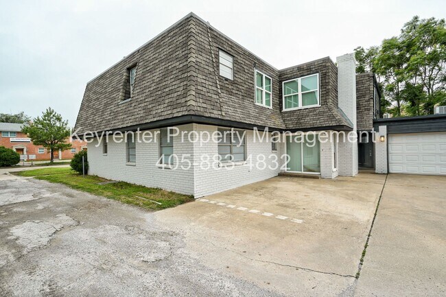 Building Photo - REMODELED 2 Bed 2 Bath 1 Mile West from Campus!
