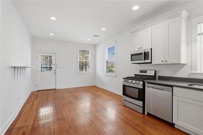 Building Photo - 1817 Lowerline St