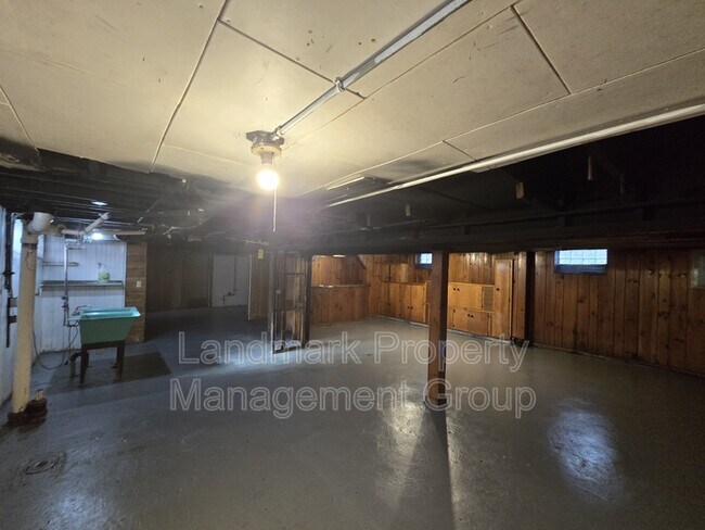 Building Photo - 9657 Outer Dr E