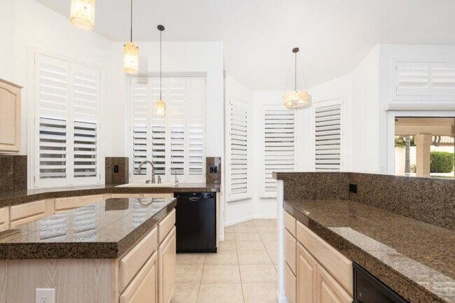 Building Photo - 3350 S Oleander Dr