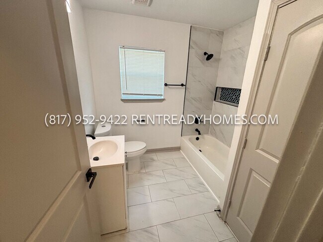 Building Photo - 1446 E Ann Arbor Ave