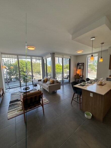 Building Photo - 405 NE 28th St