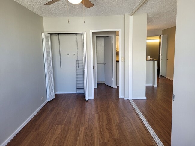 Building Photo - Quiet Makiki unit 1bd, 1bath, 1pkg covered...
