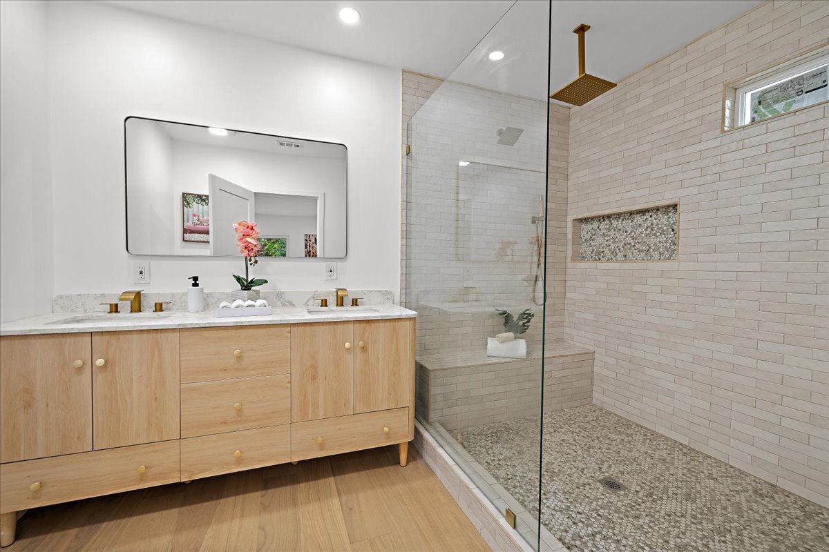 Building Photo - 5815 Saloma Ave