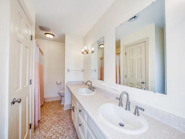 Building Photo - 9720 Burnett Dr