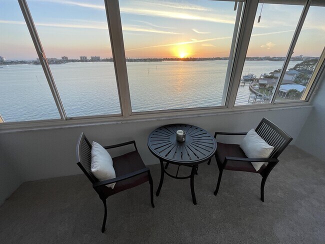 Building Photo - 4750 Cove Cir