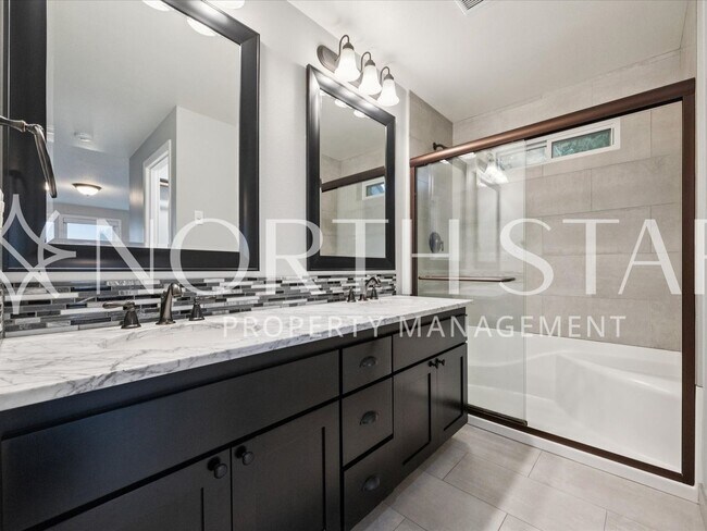 Building Photo - Traditional Home with Views