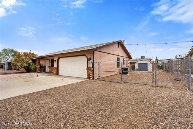 Building Photo - 3795 N Navajo Dr