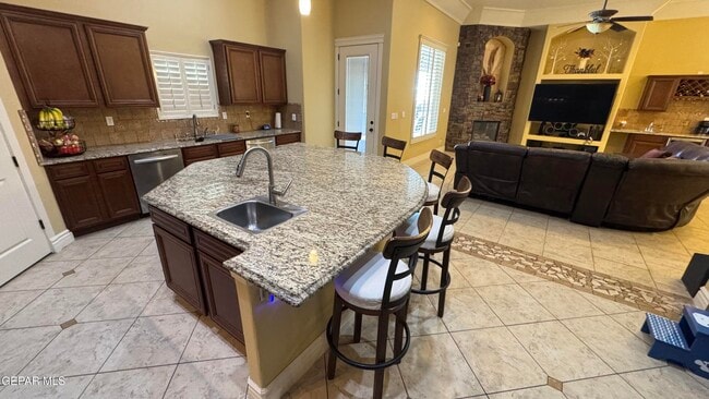 Building Photo - 7381 Black Mesa Dr