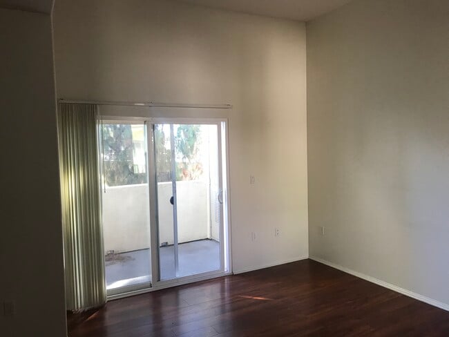 Building Photo - 15643 Wyandotte St