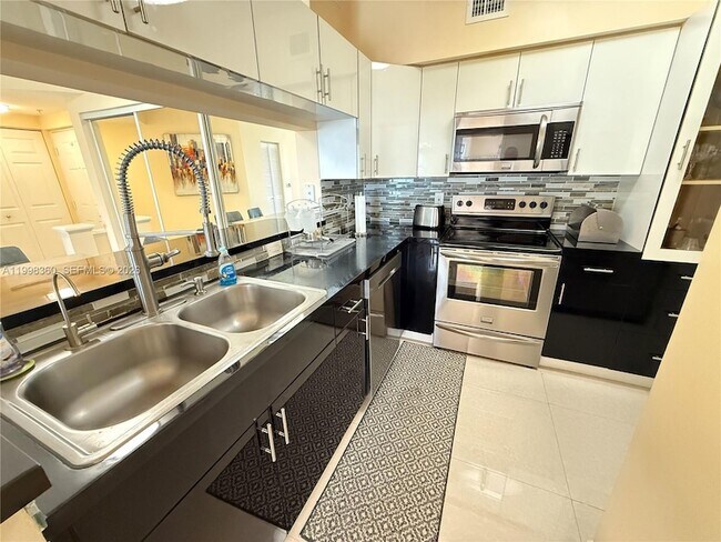 Building Photo - 17100 N Bay Rd