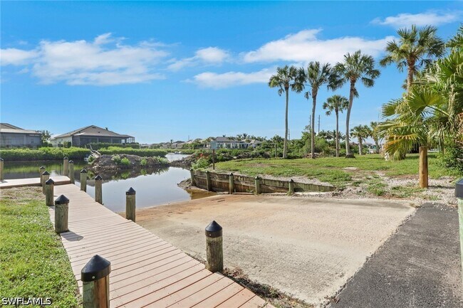 Building Photo - 6085 Lakefront Dr
