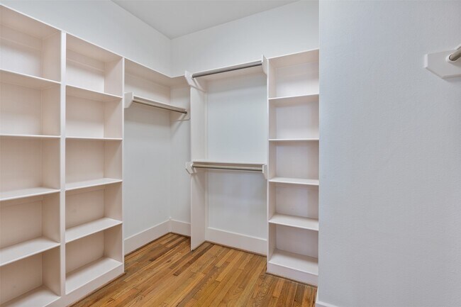 Building Photo - 434 W 27th St