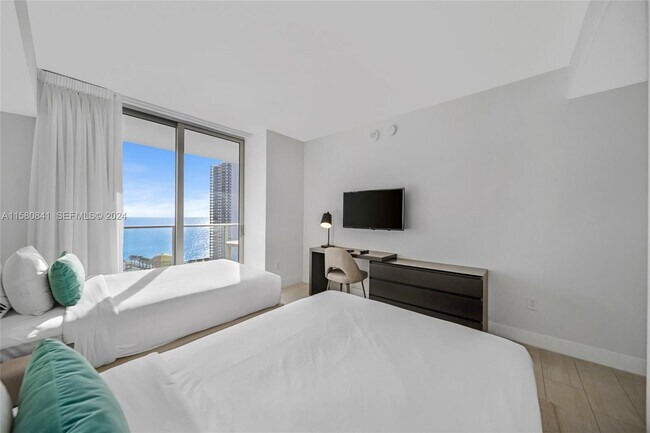 Building Photo - 4010 S Ocean Dr