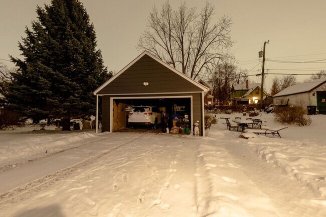 Building Photo - Charming 3brm/2ba house near Como Park!