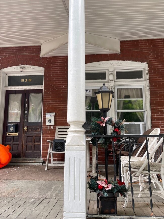 Building Photo - 516 W Allen St