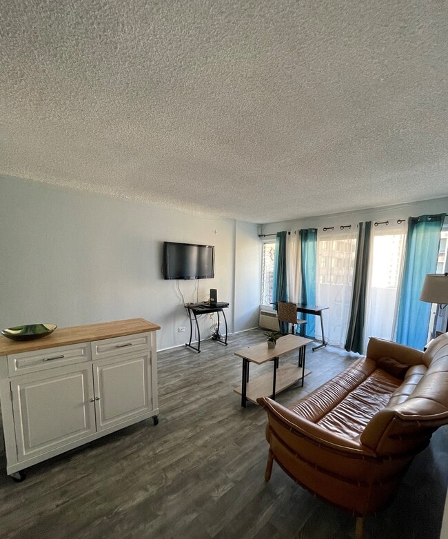 Building Photo - Ala Wai Townhouse