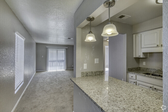 2BR, 2BA - 850SF - 7402 Heritage Hills Dr Tampa, FL 33637-5747 - Heritage Cove