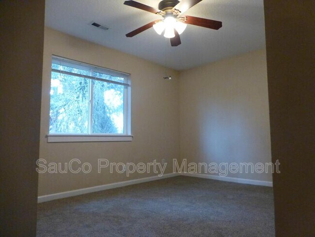 Building Photo - 1109 NE 106th Ave