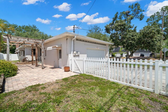 Building Photo - Beautiful Home For Rent in St Petersburg!