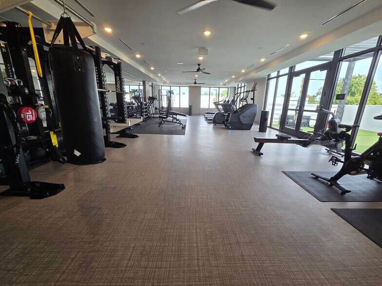 Building Photo - 6710 SW 29th St