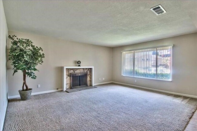 Building Photo - Two Story 4Bd 2Ba Pool Home in Corona