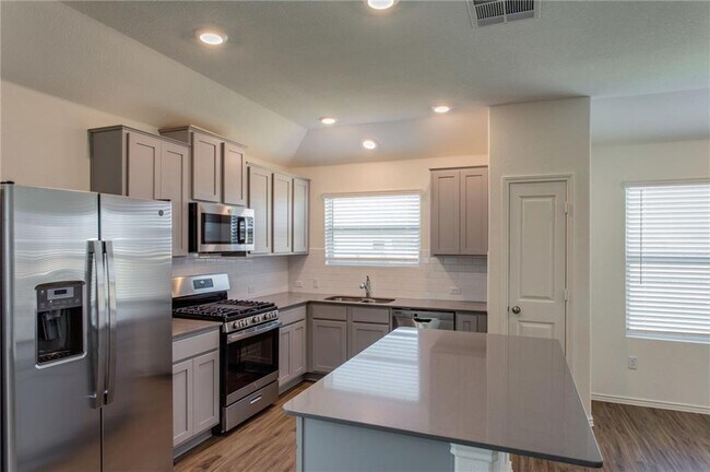 Building Photo - 6412 Laurencia Pl