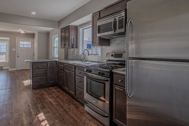 Building Photo - 112 Dawn Ave