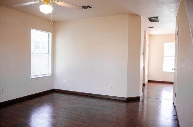 Building Photo - 505 Shant St