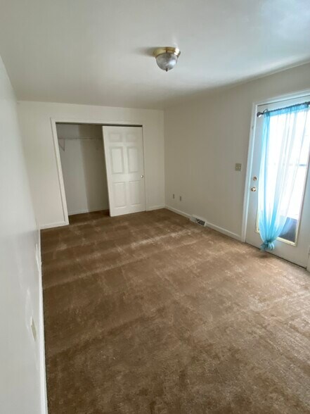 Building Photo - 1501 Summit St