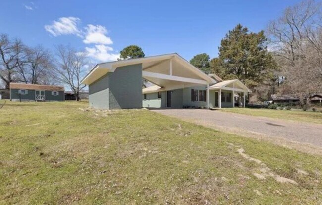 Building Photo - 10530 County Rd 1265