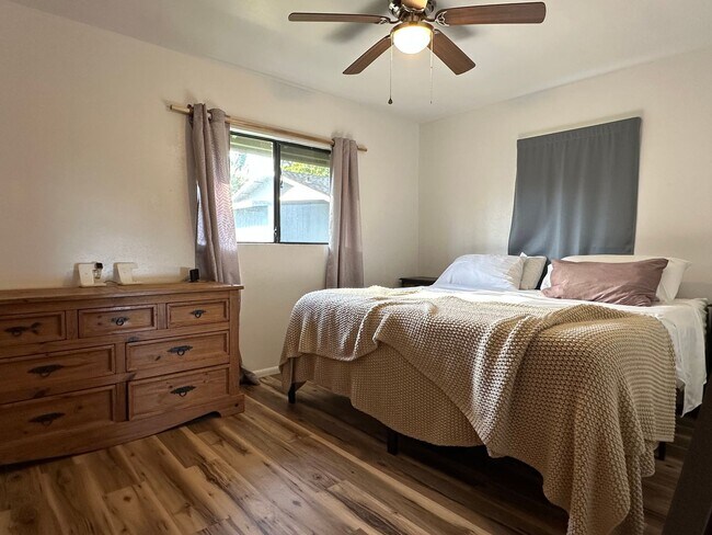 Building Photo - TCT - Higa