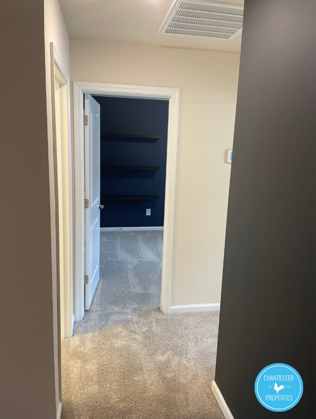 Building Photo - 222 White Oak Ridge Dr