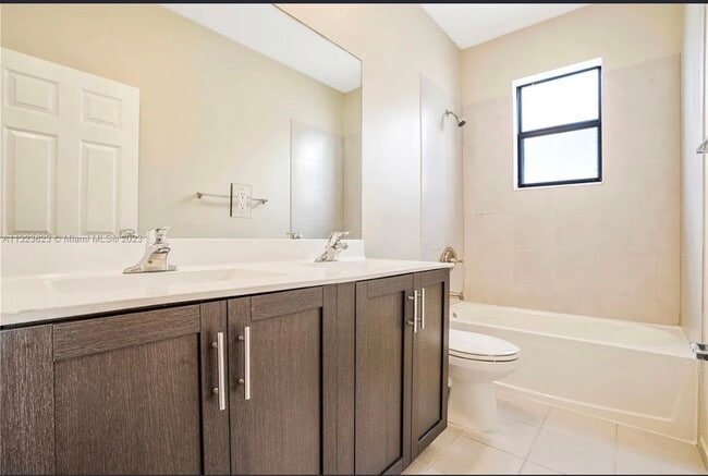 Building Photo - 3440 W 110th St