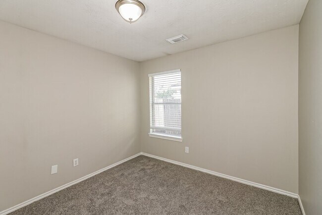 Building Photo - 16419 Great Ridge Ct