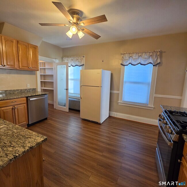 Building Photo - 142 Oakland Terrace