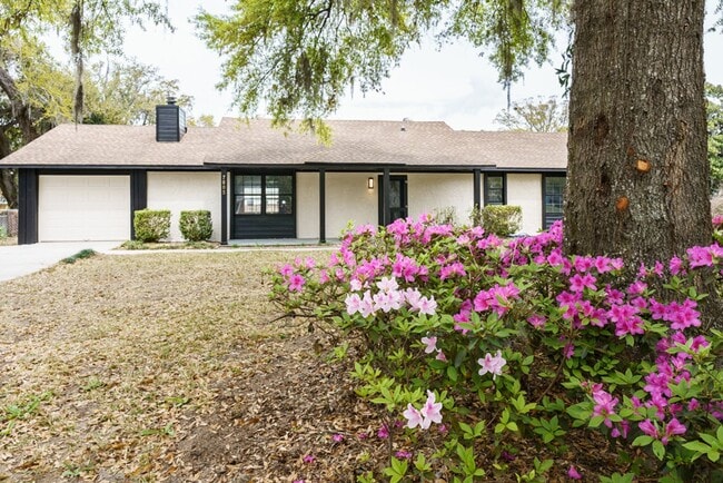 Building Photo - 3BR Home in Shell Point – Sunroom | Garage | Prime Location