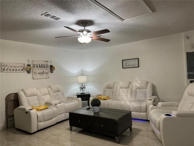 Building Photo - 2112 Jessa Dr