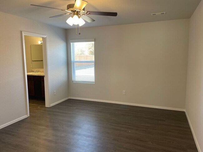 Building Photo - Available Now! Beautiful Three Bedroom | Two Bathroom Home in Morningside Estates