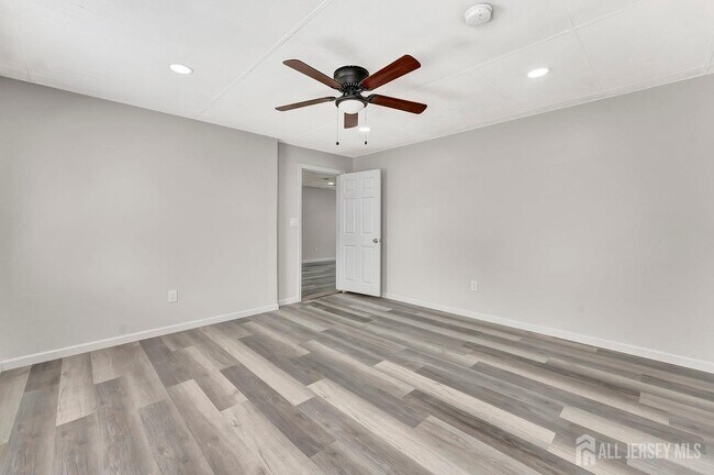 Building Photo - 601 Ridgeway Ave