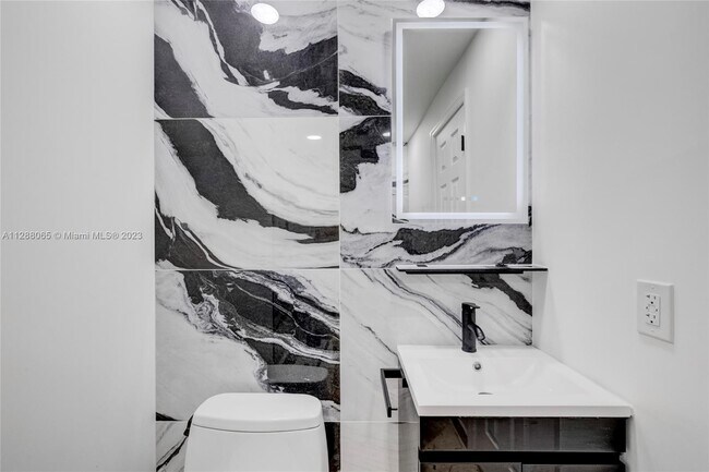 Building Photo - 2742 SE 11th St