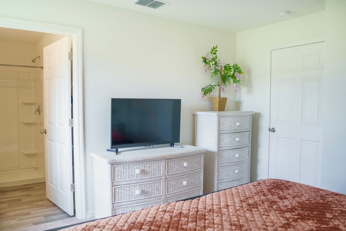 Building Photo - 1229 SW San Antonio Ave