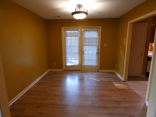 Building Photo - 3113 Olde Birch Dr